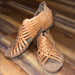 Chocolat Blu Viva Woven Leather Sandals in Camel Brown Size 8.5